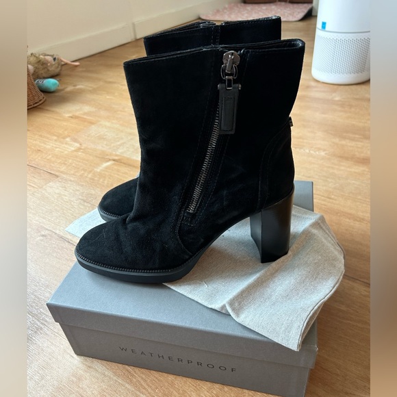 NWOT Aquatalia Black Ilenia Suede Ankle Boots - Picture 2 of 9